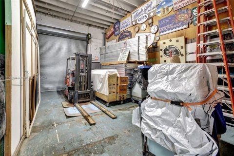 Commercial property in North Miami Beach, Florida № 1935176 - photo 27