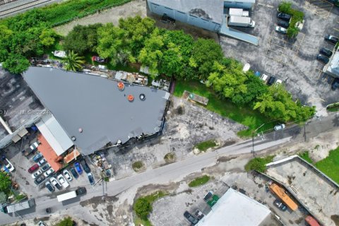 Commercial property in North Miami Beach, Florida № 1935176 - photo 6