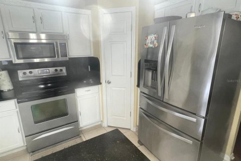 Villa ou maison à louer à Kissimmee, Floride: 4 chambres, 204.38 m2 № 1512774 - photo 15