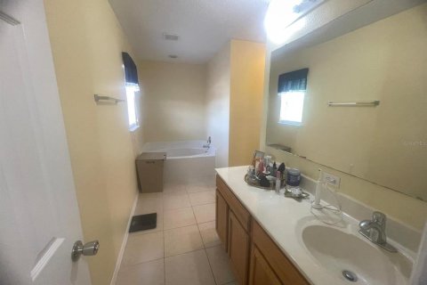Villa ou maison à louer à Kissimmee, Floride: 4 chambres, 204.38 m2 № 1512774 - photo 25