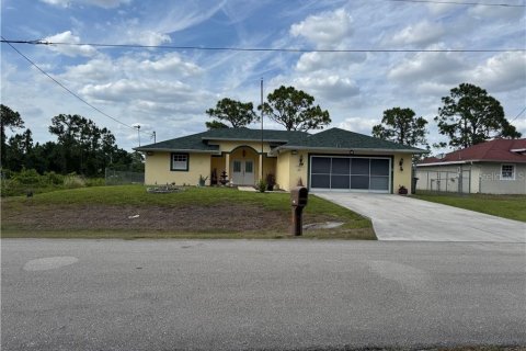House in Lehigh Acres, Florida 3 bedrooms, 135.27 sq.m. № 1657061 - photo 5