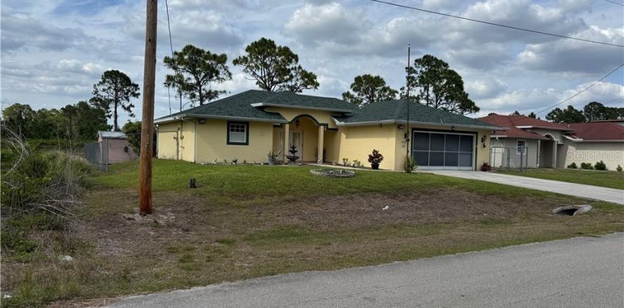 House in Lehigh Acres, Florida 3 bedrooms, 135.27 sq.m. № 1657061