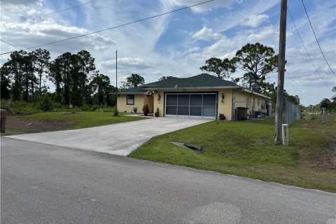 House in Lehigh Acres, Florida 3 bedrooms, 135.27 sq.m. № 1657061 - photo 3