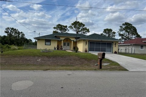 House in Lehigh Acres, Florida 3 bedrooms, 135.27 sq.m. № 1657061 - photo 2