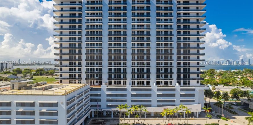 Condominio en North Bay Village, Florida, 2 dormitorios  № 1978609