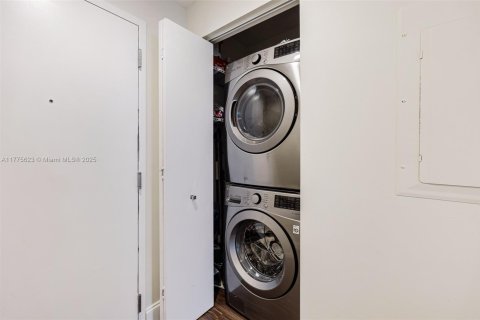 Condominio en venta en North Bay Village, Florida, 2 dormitorios, 135.45 m2 № 1978609 - foto 23