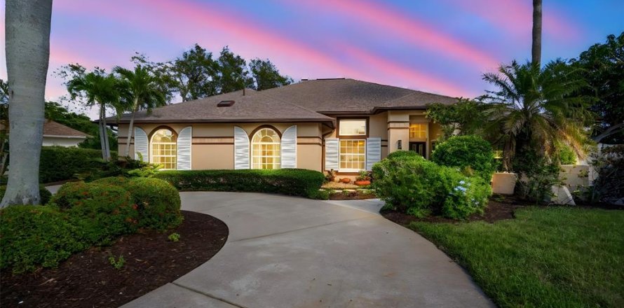 House in Bradenton, Florida 4 bedrooms, 279.73 sq.m. № 1772278