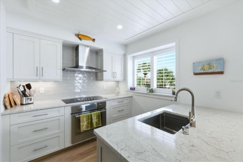 Condo in Placida, Florida, 3 bedrooms № 2106196 - photo 15