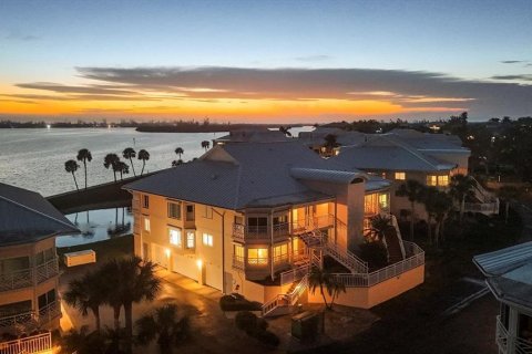 Condo in Placida, Florida, 3 bedrooms № 2106196 - photo 2