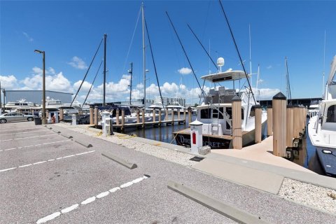 Купить кондоминиум в Сент-Питерсберг, Флорида 3 комнаты, 106.37м2, № 1740685 - фото 17