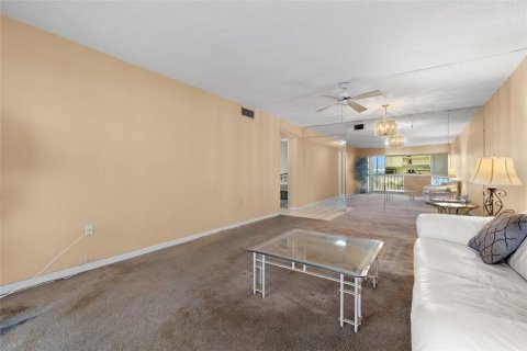 Купить кондоминиум в Сент-Питерсберг, Флорида 3 комнаты, 106.37м2, № 1740685 - фото 5