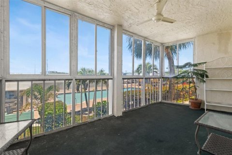 Купить кондоминиум в Сент-Питерсберг, Флорида 3 комнаты, 106.37м2, № 1740685 - фото 12