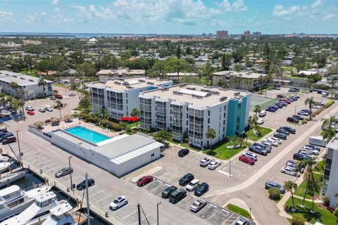 Купить кондоминиум в Сент-Питерсберг, Флорида 3 комнаты, 106.37м2, № 1740685 - фото 19
