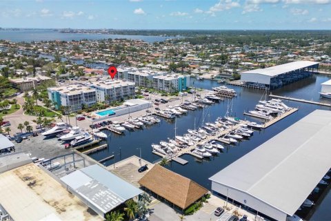 Купить кондоминиум в Сент-Питерсберг, Флорида 3 комнаты, 106.37м2, № 1740685 - фото 21