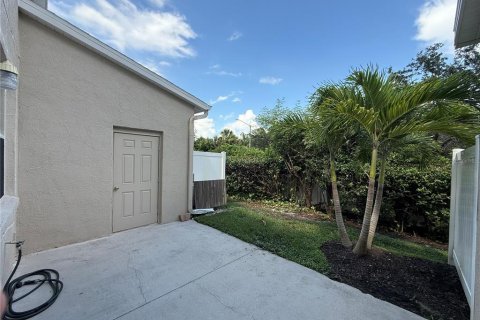 Townhouse in Saint Petersburg, Florida 3 bedrooms, 124.77 sq.m. № 1919281 - photo 23