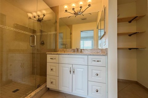 Townhouse in Saint Petersburg, Florida 3 bedrooms, 124.77 sq.m. № 1919281 - photo 30