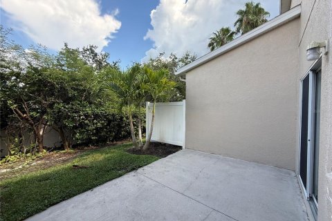 Townhouse in Saint Petersburg, Florida 3 bedrooms, 124.77 sq.m. № 1919281 - photo 24