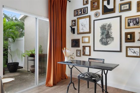 Townhouse in Saint Petersburg, Florida 3 bedrooms, 124.77 sq.m. № 1919281 - photo 19