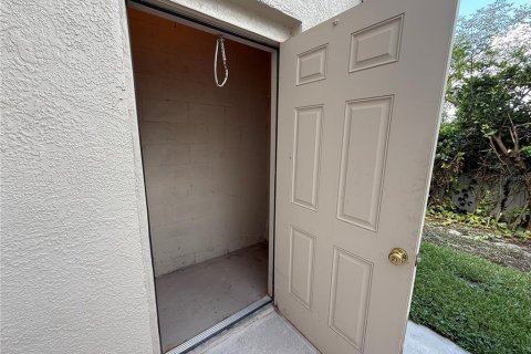 Townhouse in Saint Petersburg, Florida 3 bedrooms, 124.77 sq.m. № 1919281 - photo 25