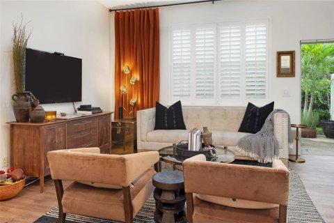 Townhouse in Saint Petersburg, Florida 3 bedrooms, 124.77 sq.m. № 1919281 - photo 16