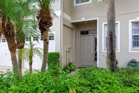 Townhouse in Saint Petersburg, Florida 3 bedrooms, 124.77 sq.m. № 1919281 - photo 9
