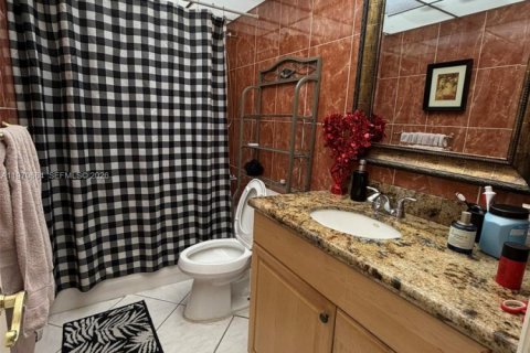 Condo in Hialeah Gardens, Florida, 2 bedrooms  № 2031151 - photo 19