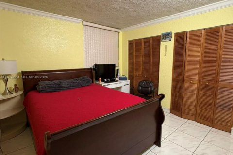 Condo in Hialeah Gardens, Florida, 2 bedrooms  № 2031151 - photo 16