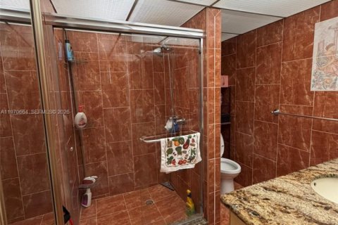 Condo in Hialeah Gardens, Florida, 2 bedrooms  № 2031151 - photo 13