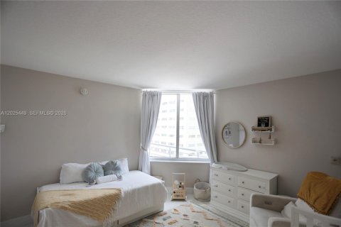 Снять в аренду кондоминиум в Майами, Флорида 2 спальни, 108.6м2, № 2077379 - фото 9