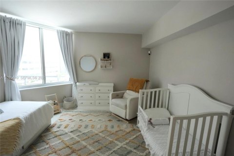 Снять в аренду кондоминиум в Майами, Флорида 2 спальни, 108.6м2, № 2077379 - фото 7