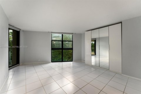 Condominio en venta en Miami, Florida, 1 dormitorio, 111.48 m2 № 2008259 - foto 16