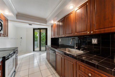 Condominio en venta en Miami, Florida, 1 dormitorio, 111.48 m2 № 2008259 - foto 12