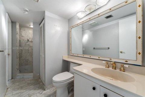 Condominio en venta en Miami, Florida, 1 dormitorio, 111.48 m2 № 2008259 - foto 19