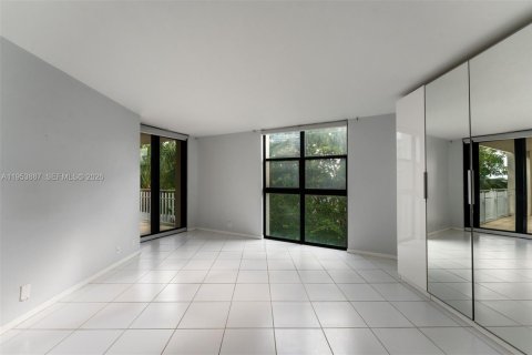Condominio en venta en Miami, Florida, 1 dormitorio, 111.48 m2 № 2008259 - foto 17