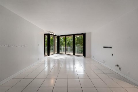 Condominio en venta en Miami, Florida, 1 dormitorio, 111.48 m2 № 2008259 - foto 2