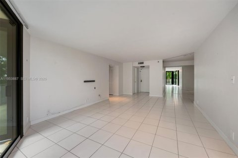 Condominio en venta en Miami, Florida, 1 dormitorio, 111.48 m2 № 2008259 - foto 4