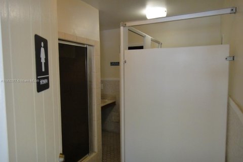 Снять в аренду кондоминиум в Уилтон-Мэнорс, Флорида 1 спальня, 69.68м2, № 1956153 - фото 28