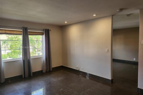 Снять в аренду кондоминиум в Уилтон-Мэнорс, Флорида 1 спальня, 69.68м2, № 1956153 - фото 11