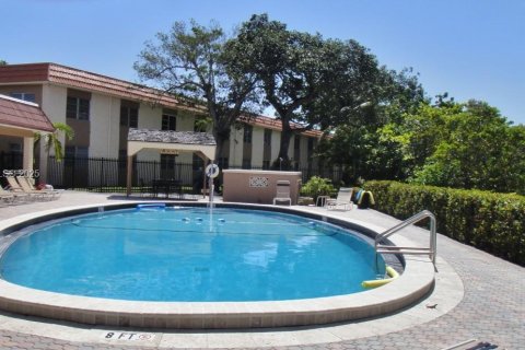 Снять в аренду кондоминиум в Уилтон-Мэнорс, Флорида 1 спальня, 69.68м2, № 1956153 - фото 21