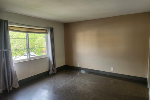 Снять в аренду кондоминиум в Уилтон-Мэнорс, Флорида 1 спальня, 69.68м2, № 1956153 - фото 13