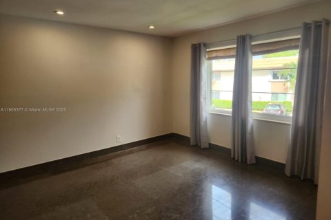 Снять в аренду кондоминиум в Уилтон-Мэнорс, Флорида 1 спальня, 69.68м2, № 1956153 - фото 10