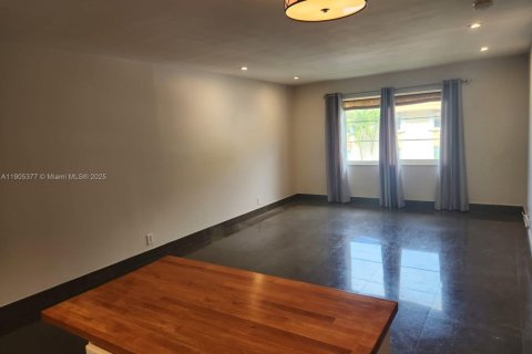 Снять в аренду кондоминиум в Уилтон-Мэнорс, Флорида 1 спальня, 69.68м2, № 1956153 - фото 6