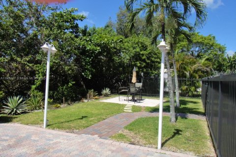 Снять в аренду кондоминиум в Уилтон-Мэнорс, Флорида 1 спальня, 69.68м2, № 1956153 - фото 23