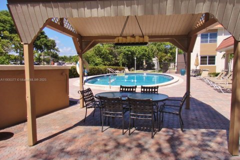 Снять в аренду кондоминиум в Уилтон-Мэнорс, Флорида 1 спальня, 69.68м2, № 1956153 - фото 22