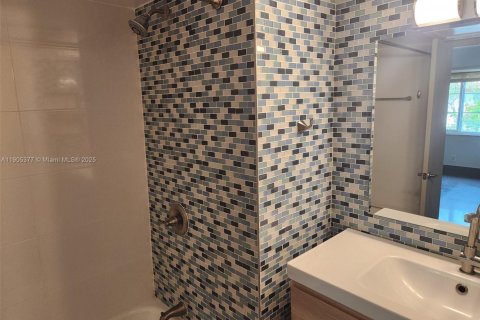 Снять в аренду кондоминиум в Уилтон-Мэнорс, Флорида 1 спальня, 69.68м2, № 1956153 - фото 18