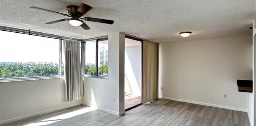 Condo in Miami, Florida, 1 bedroom  № 2042988