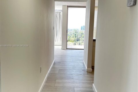 Condo in Miami, Florida, 1 bedroom  № 2042988 - photo 4