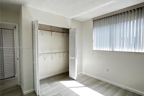 Condo in Miami, Florida, 1 bedroom  № 2042988 - photo 7