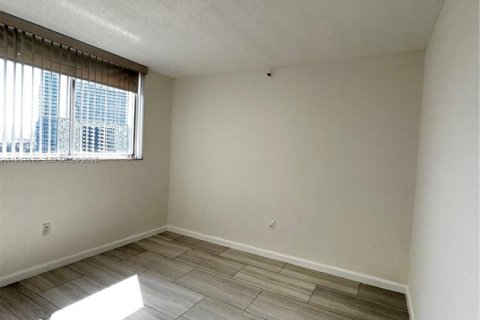 Condo in Miami, Florida, 1 bedroom  № 2042988 - photo 6