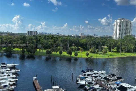 Condo in Miami, Florida, 1 bedroom  № 2042988 - photo 10